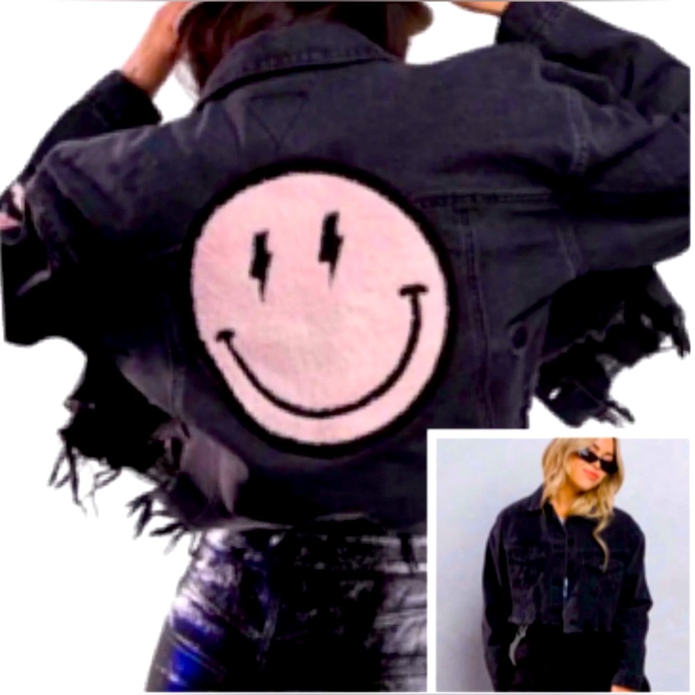 BLACK CROPPED FRAYED JEAN JACKET.